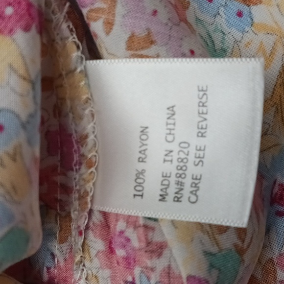 Jones New York size 2X women's colorful floral pull-on blouse. - Picture 10 of 16